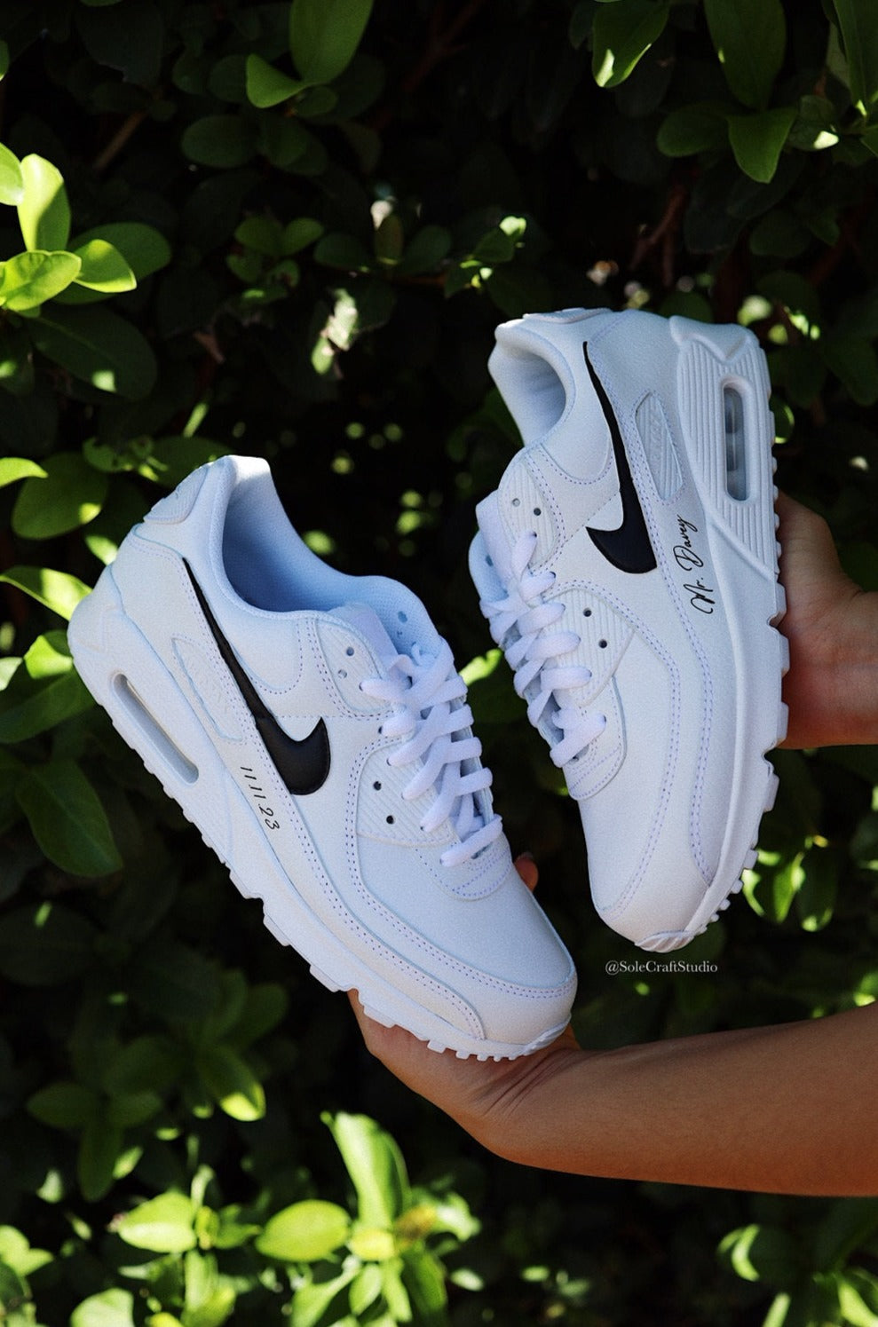 Nike air max white black swoosh hotsell